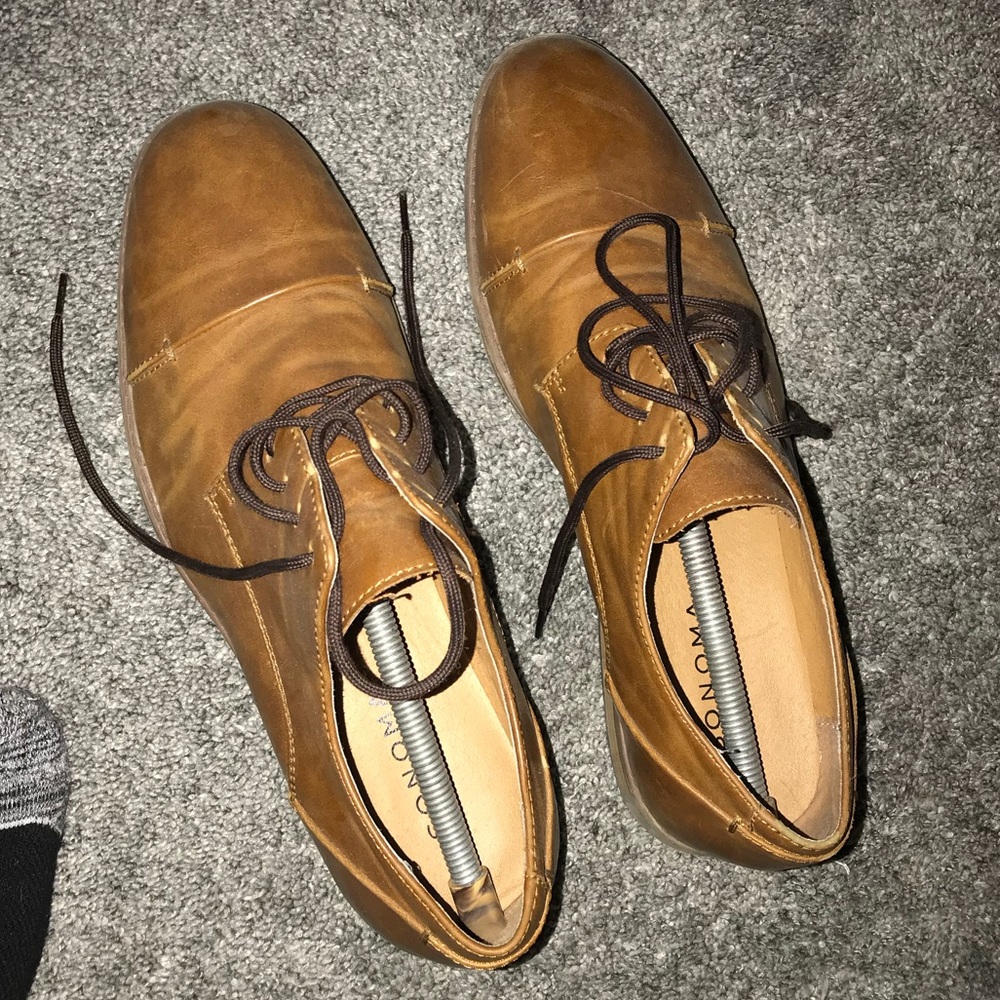 Brown lace up dress shoes